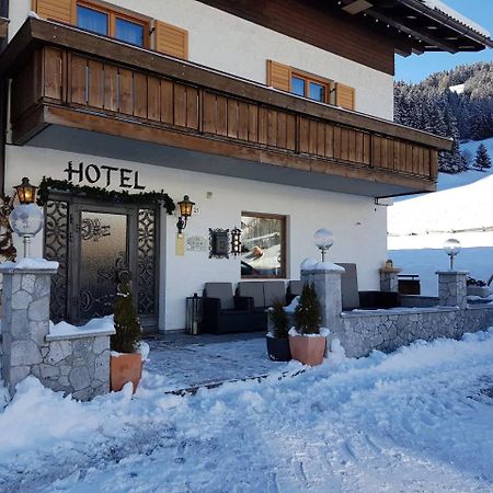 Hotel Silvesterhof Dobbiaco Eksteriør bilde