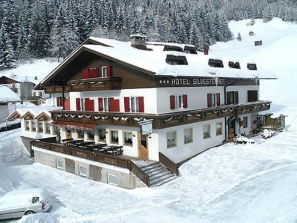 Hotel Silvesterhof Dobbiaco Eksteriør bilde
