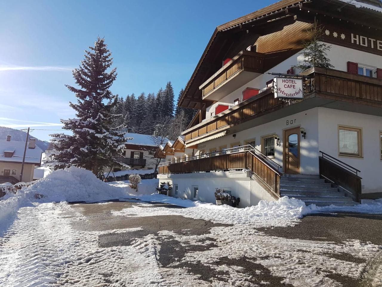 Hotel Silvesterhof Dobbiaco Eksteriør bilde