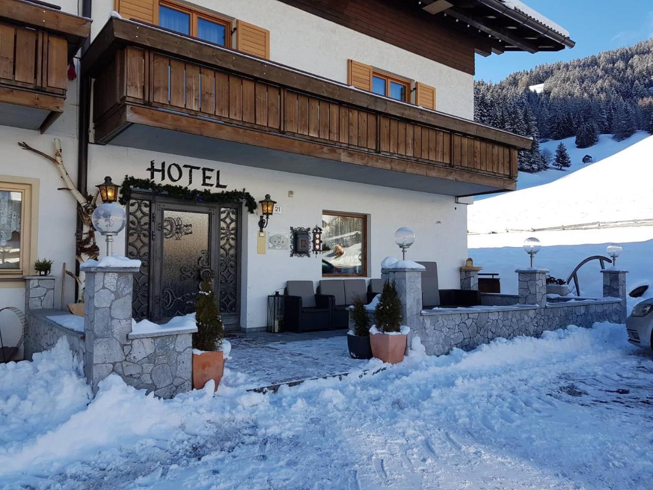 Hotel Silvesterhof Dobbiaco Eksteriør bilde
